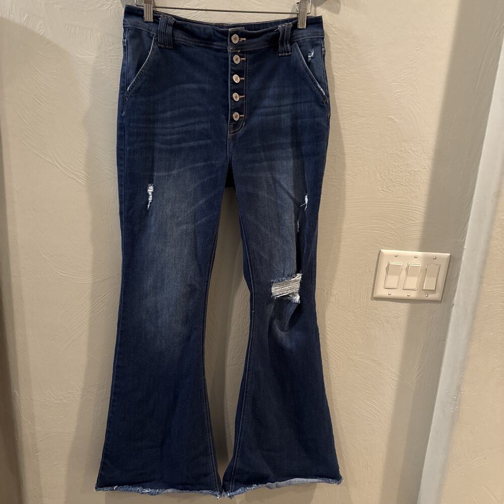 Kancan Womens High Rise Flare Jeans Curvy Size 9/28 Medium‎ Wash Distressed